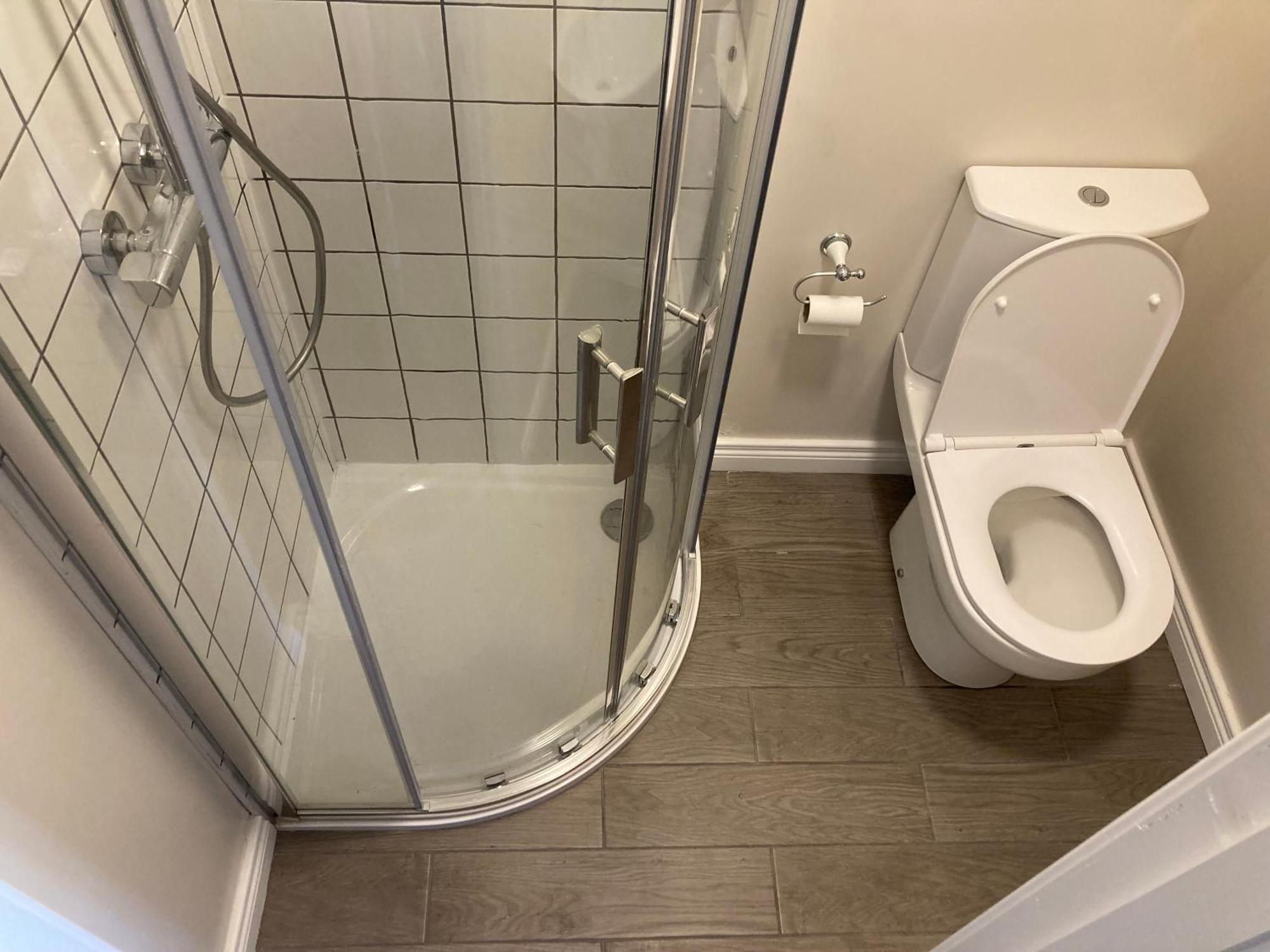 Smart 4K Tvs In All Bedrooms Double Vanity Sink Belfast Extérieur photo